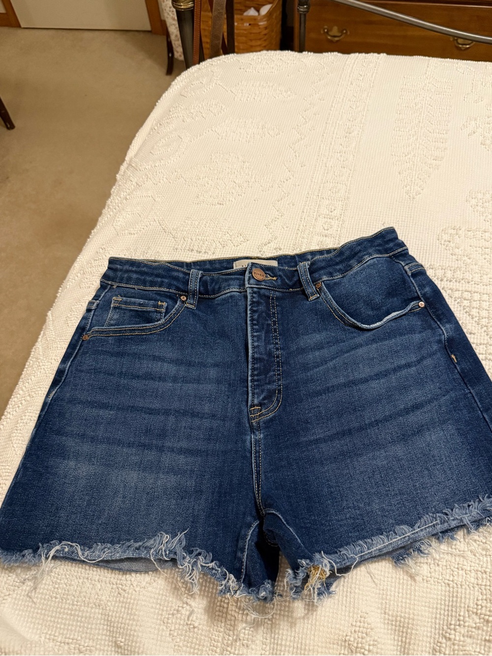 Risen Jean shorts women sz XL, like new !